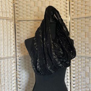 🔥Women’s black Lacey circle scarf with silver🔥